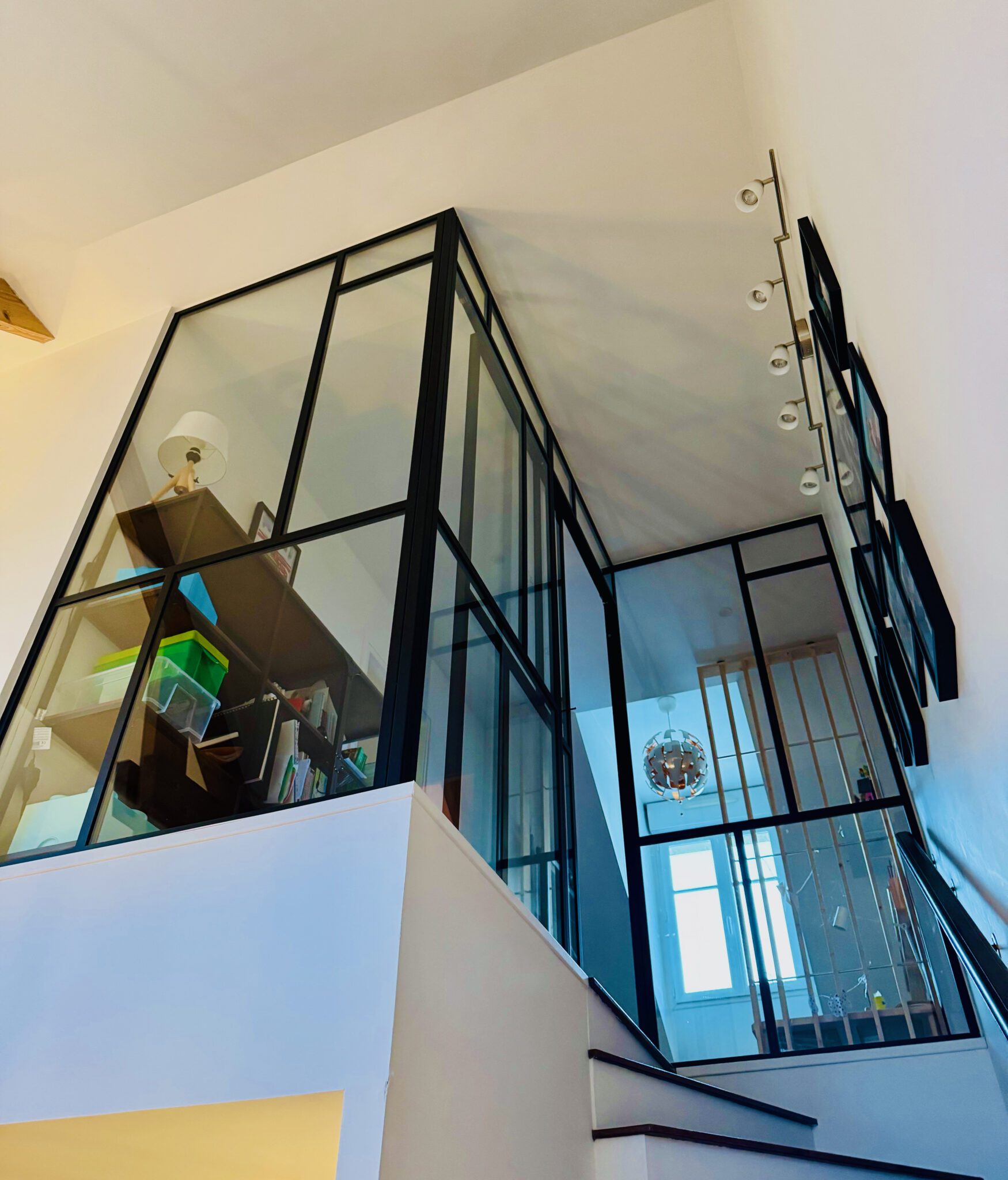 Verrière Mondrian avec porte coulissante, mezzanine — région parisienne